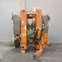 GREGOIRE G56I TOW-BEHIND GRAPE HARVESTER - V132